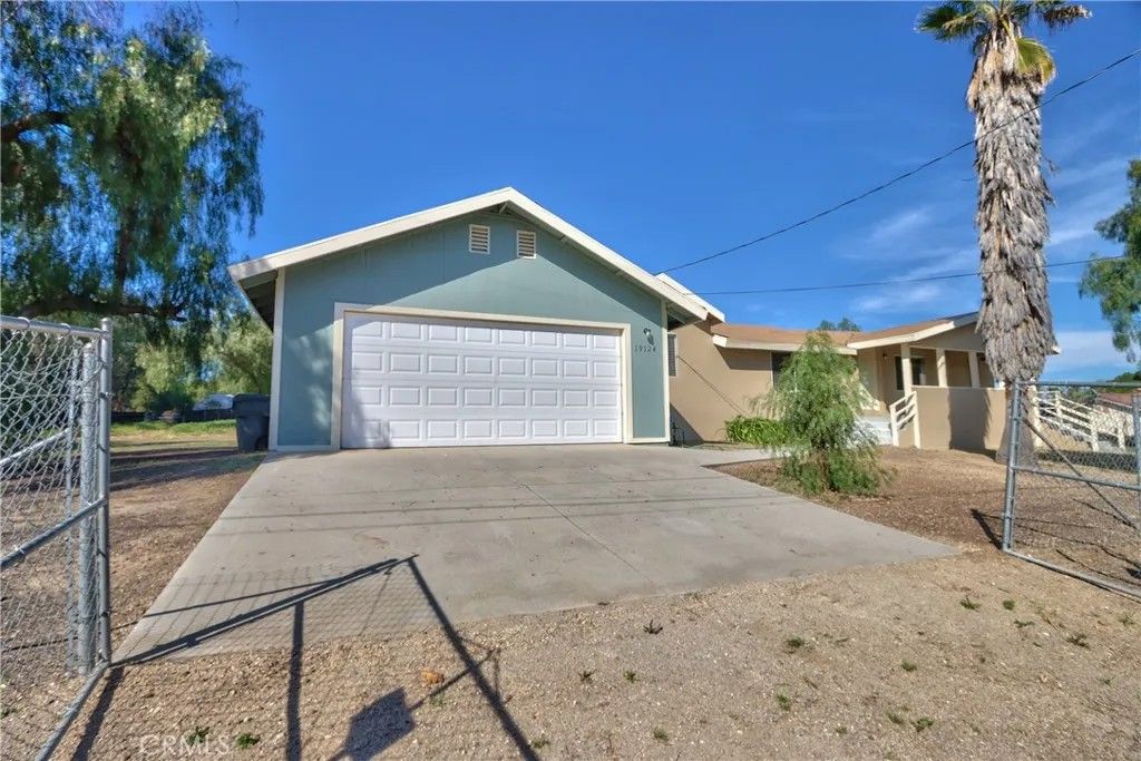 Photo of 19124 Glenwood Avenue, Riverside, CA 92508 (MLS # PW26043348)