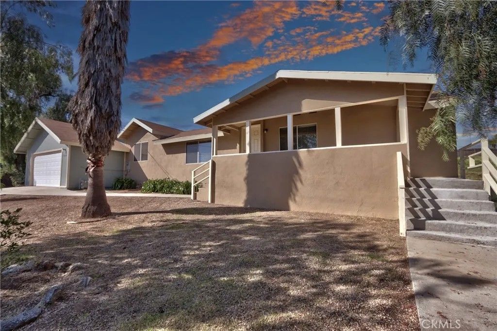 Photo of 19124 Glenwood Avenue, Riverside, CA 92508 (MLS # PW26043348)