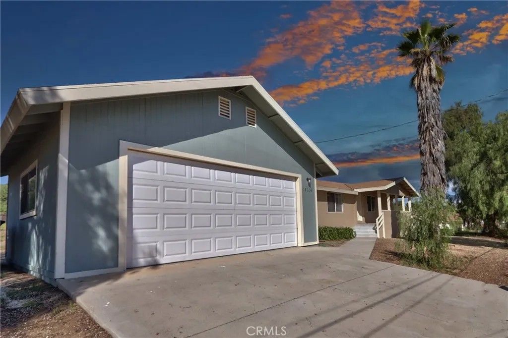 Photo of 19124 Glenwood Avenue, Riverside, CA 92508 (MLS # PW26043348)