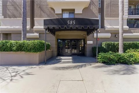Photo of 585 N Rossmore Ave #209, Los Angeles, CA 90004 (MLS # DW26051181)