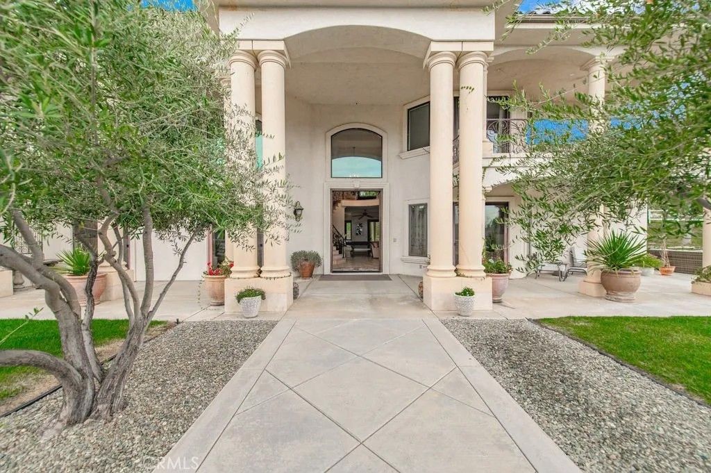 Photo of 39285 Calle De Companero, Murrieta, CA 92562 (MLS # OC26015569)