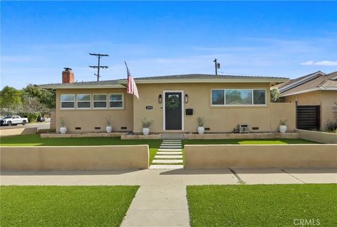 Photo of 2154 Lees Ave, Long Beach, CA 90815 (MLS # PW26055768)