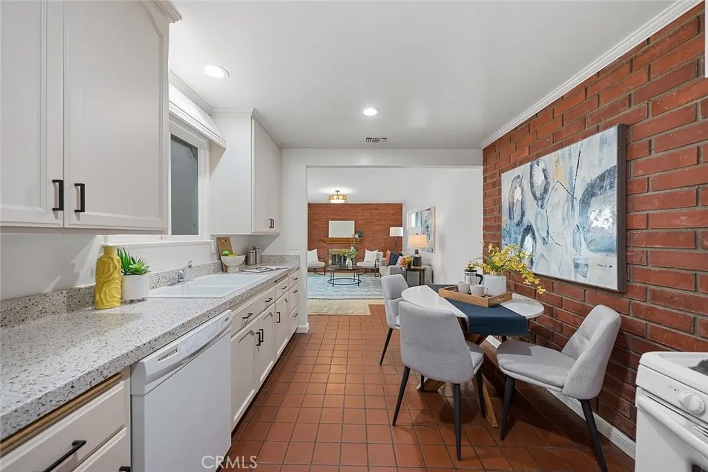6230 E Pageantry