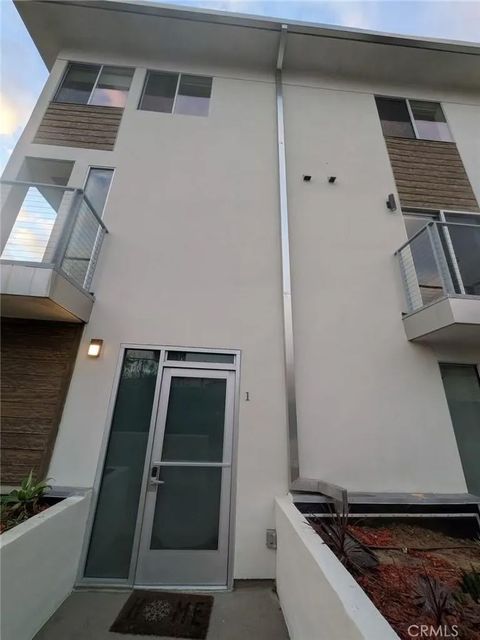 Photo of 1245 N New Hampshire Ave #1 Ave, Los Angeles, CA 90029 (MLS # OC26058677)