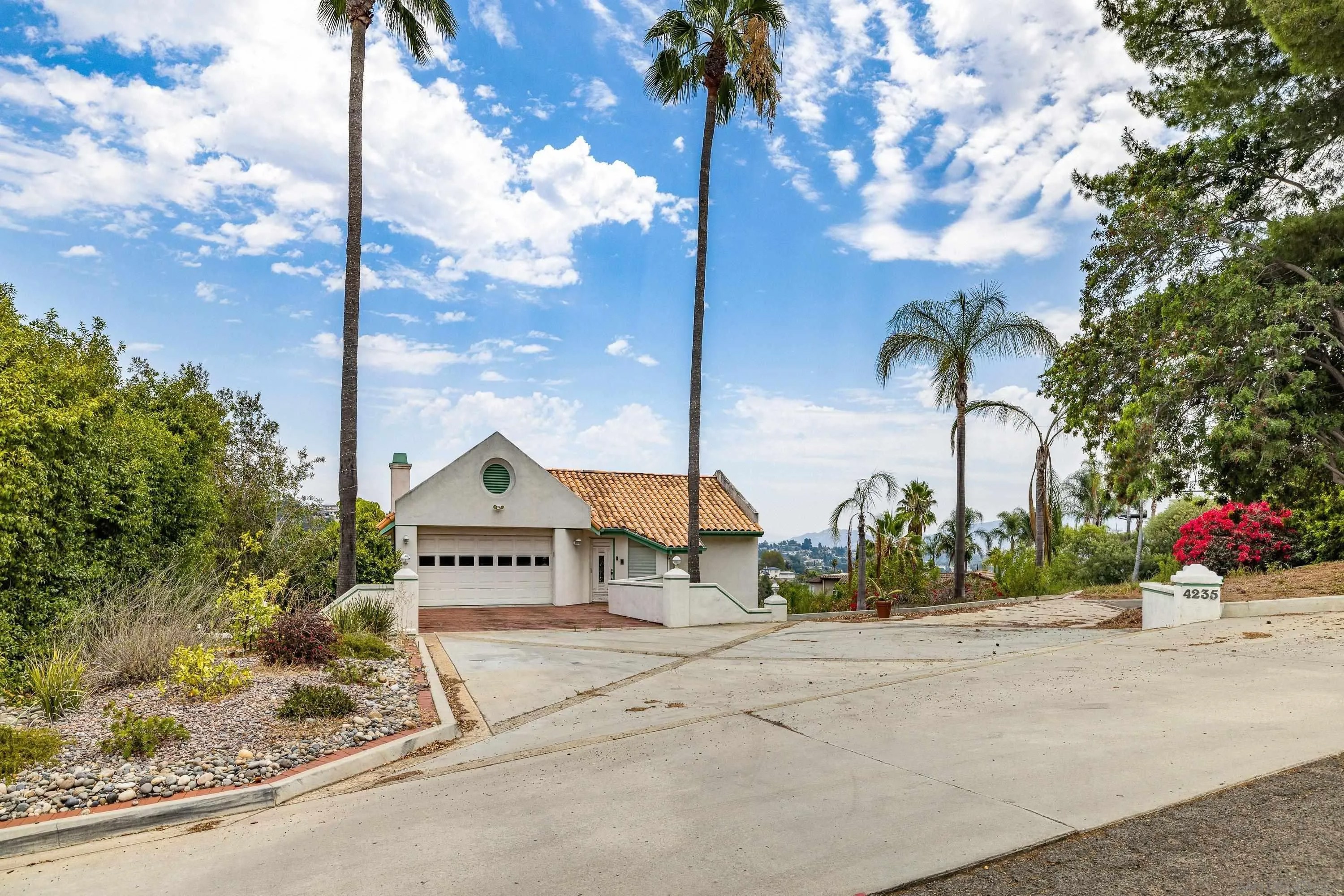 4235 Casa De Machado