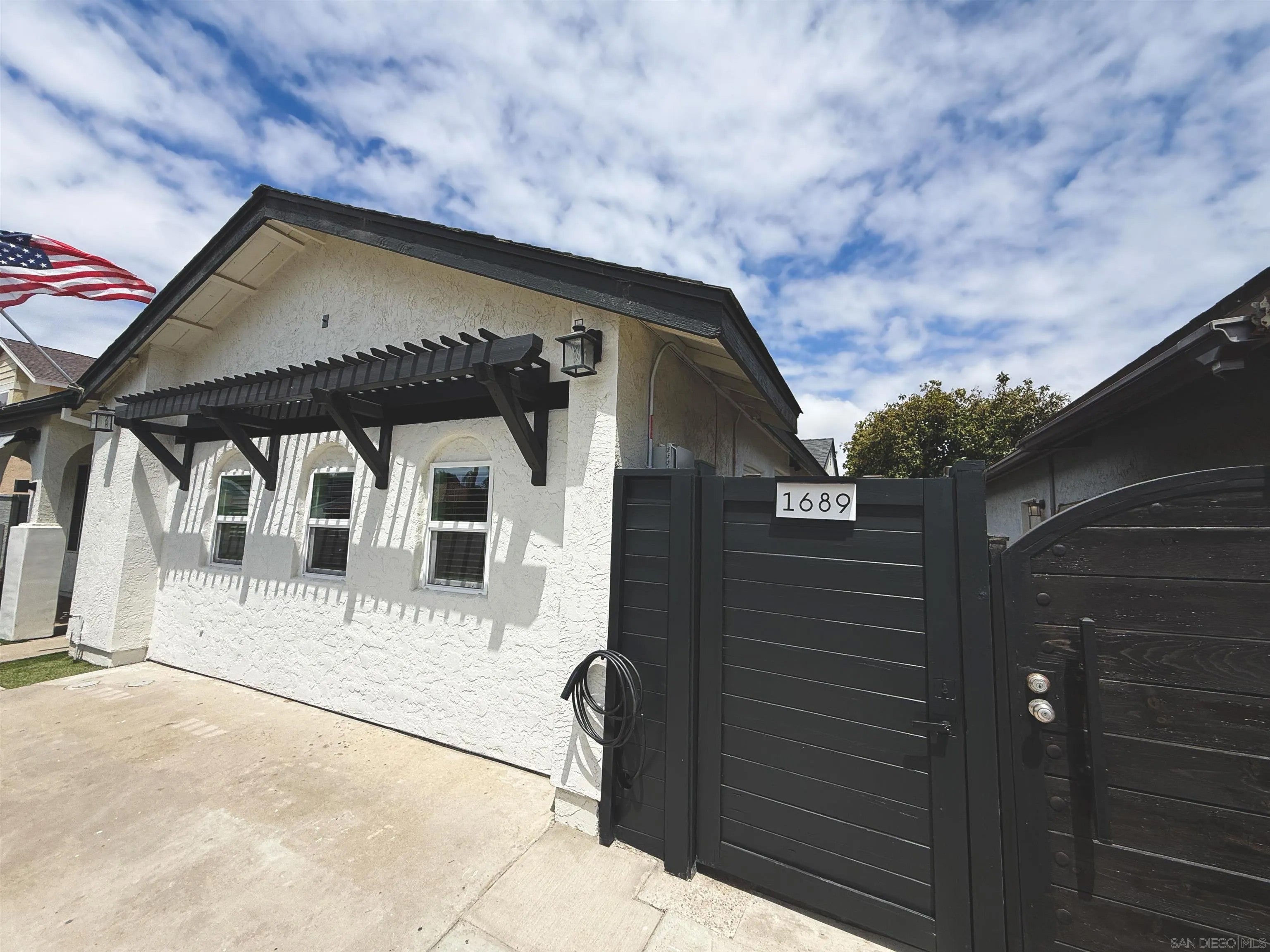 1689 Rodear Dr