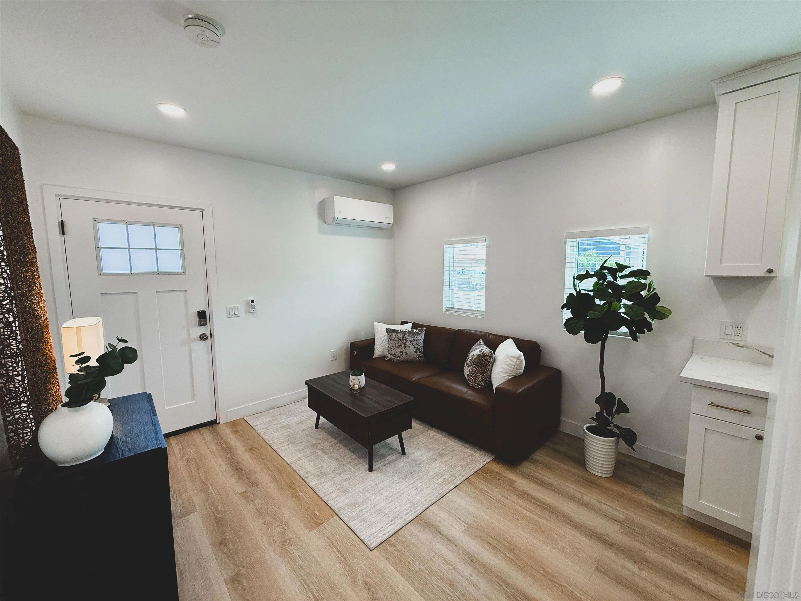 1689 Rodear Dr
