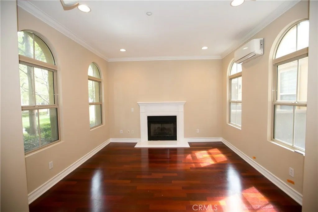 129 Chantilly