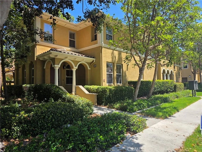 129 Chantilly