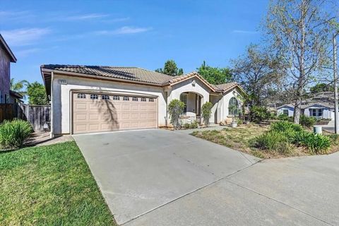 Photo of 1898 Almagro Lane, Escondido, CA 92026 (MLS # NDP2603149)