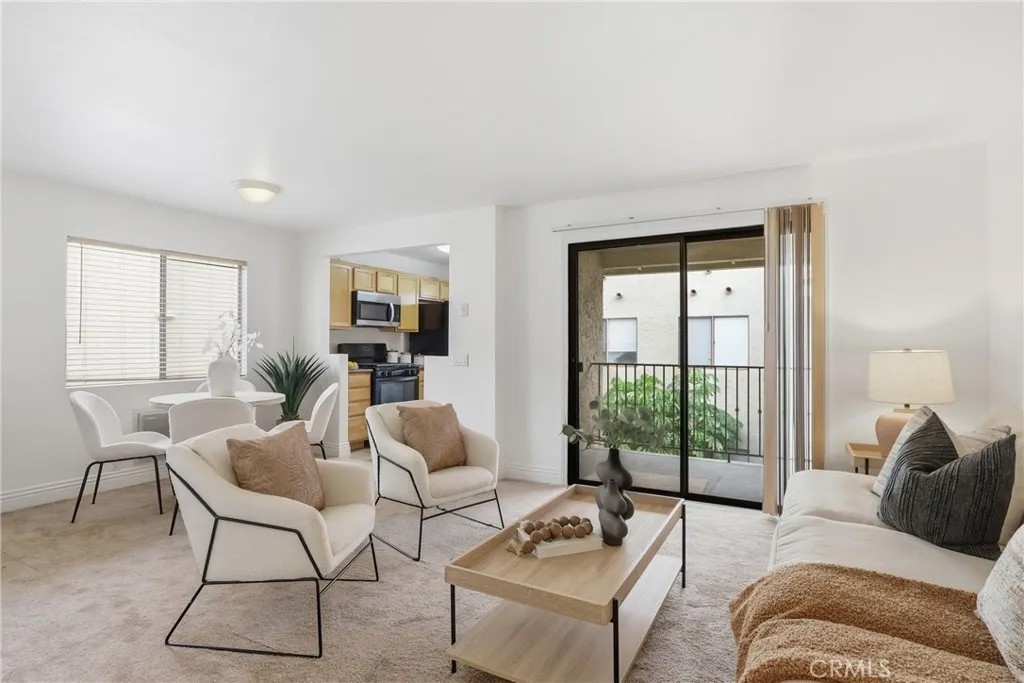 10166 Camino Ruiz 32