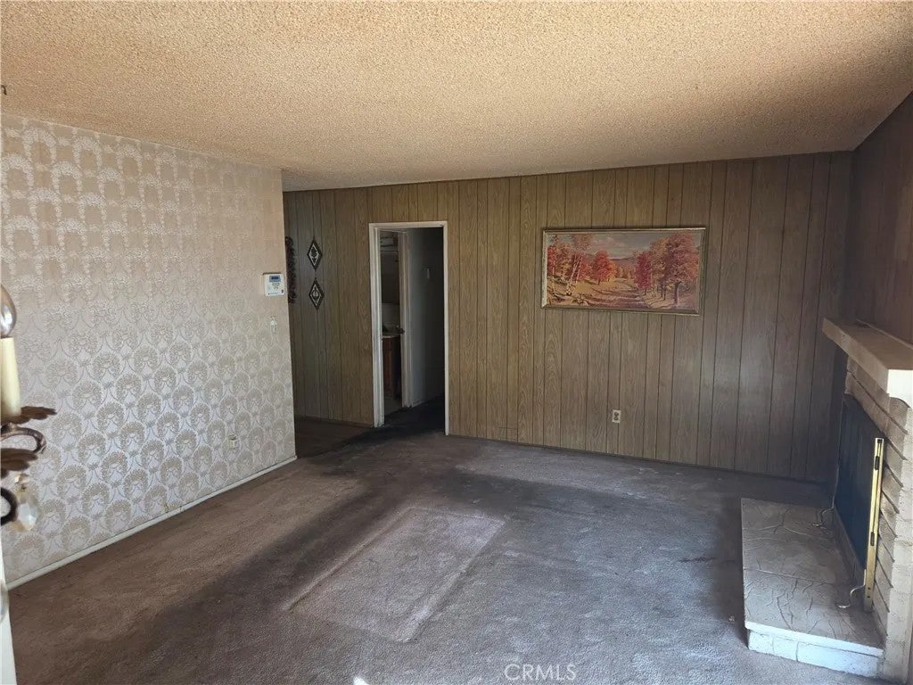 5901 Paramount Drive