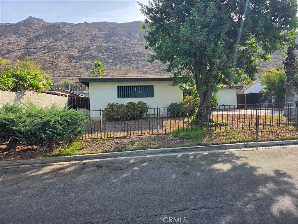 5901 Paramount Drive