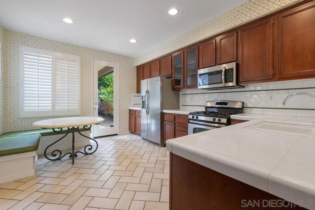 727 San Juan Pl