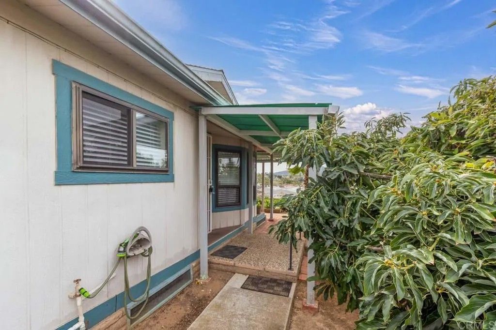 Photo of 1719 Kiwi Gln, Escondido, CA 92026 (MLS # NDP2601034)