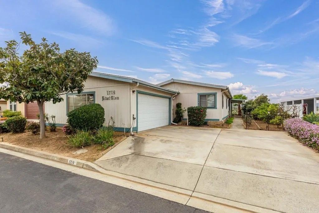 Photo of 1719 Kiwi Gln, Escondido, CA 92026 (MLS # NDP2601034)