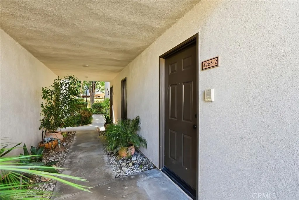 4265 Las Virgenes