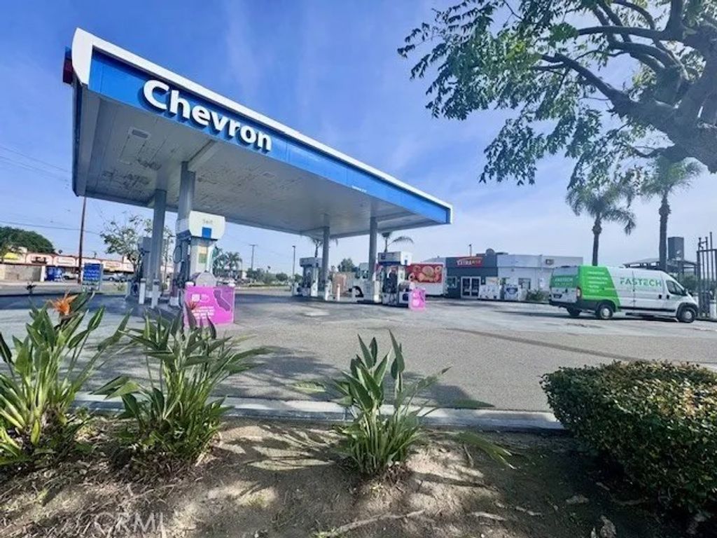 Photo of 10471 Magnolia Ave, Anaheim, CA 92804 (MLS # OC26020728)