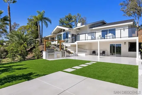 1112 Starview Dr, Vista, CA 92084 - #: 260001590