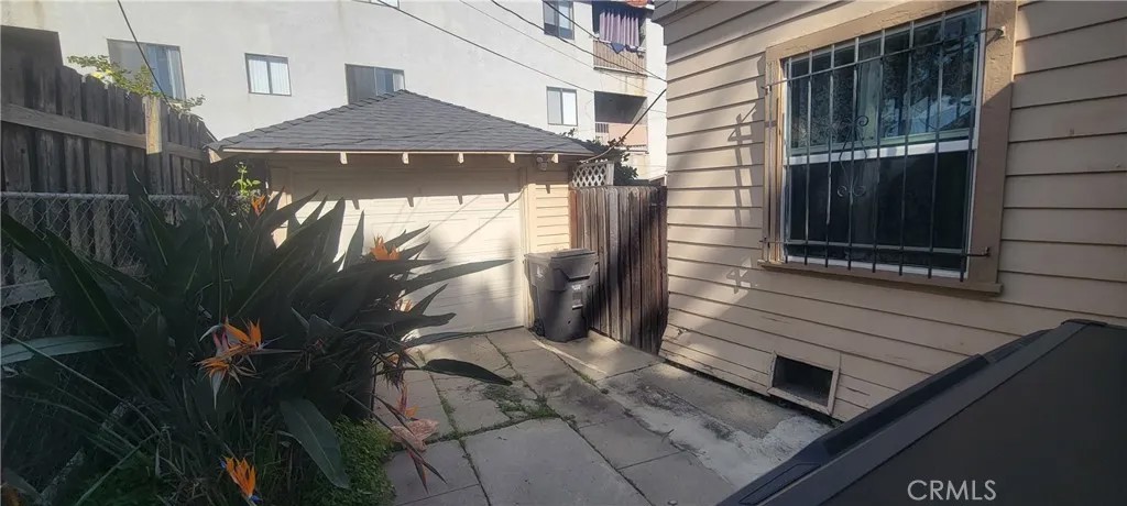 411 E 8th