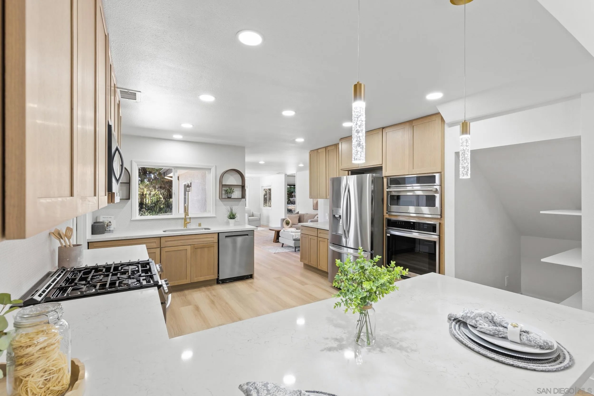 7001 Almaden Ln