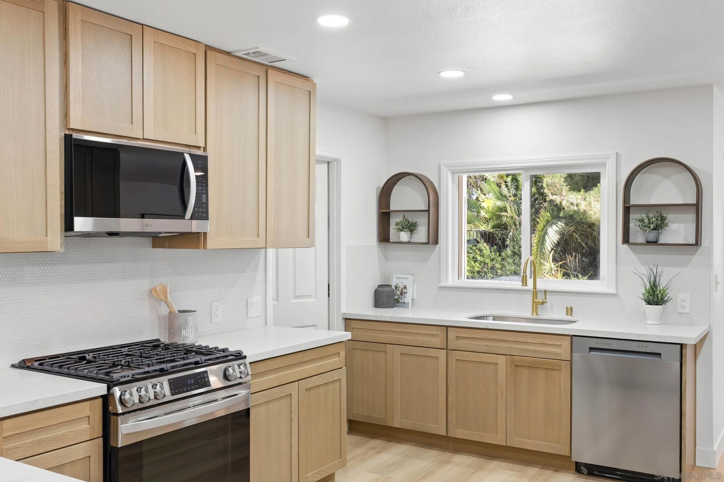 7001 Almaden Ln