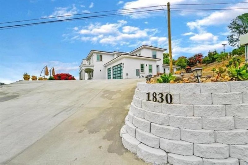 1830 Vista Way