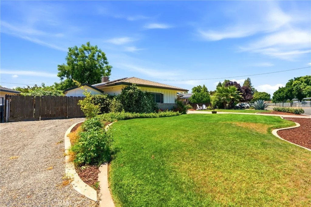 2709 W Royal Oaks