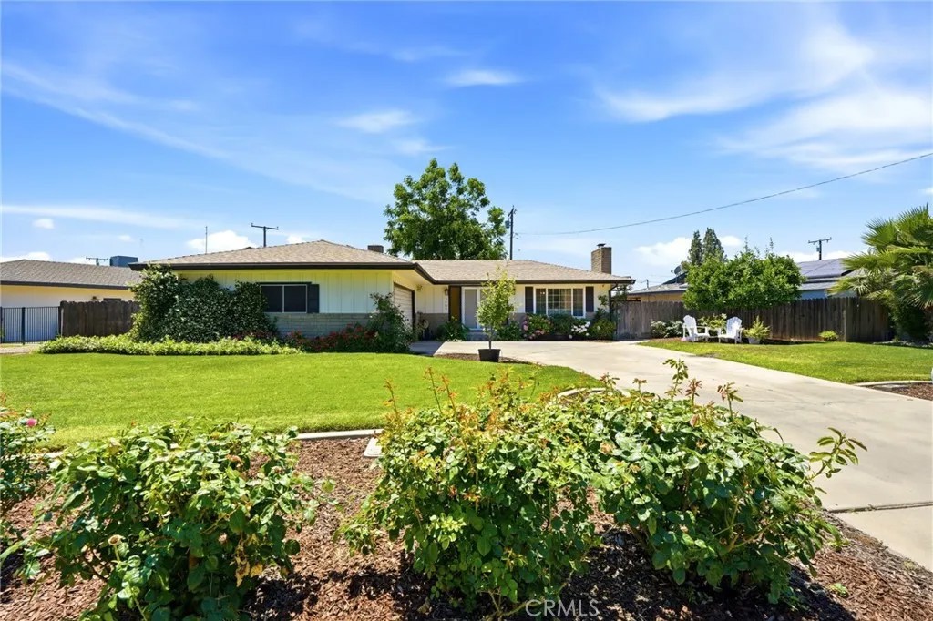 2709 W Royal Oaks