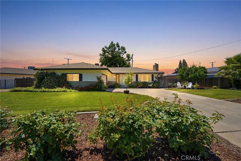 2709 W Royal Oaks