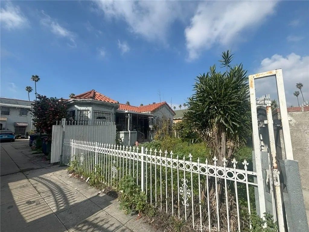 Photo of 4241 Arlington, Los Angeles, CA 90008 (MLS # PW26017424)