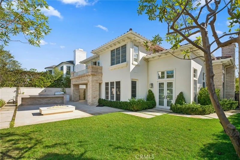 17 Colonial Drive