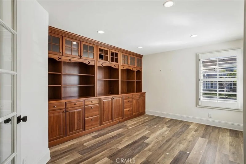 17 Colonial Drive