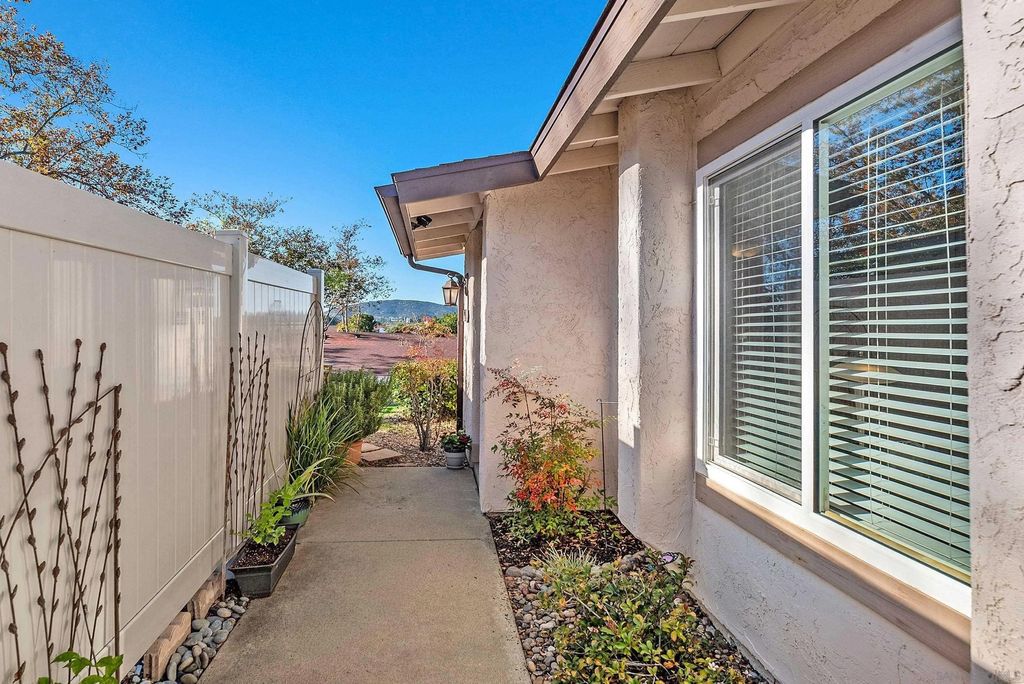 Photo of 12581 Caminito De La Gallarda, San Diego, CA 92128 (MLS # 260001437)