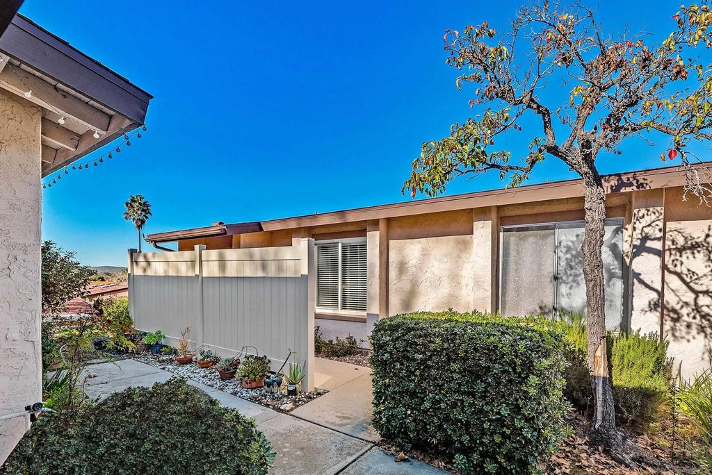 Photo of 12581 Caminito De La Gallarda, San Diego, CA 92128 (MLS # 260001437)