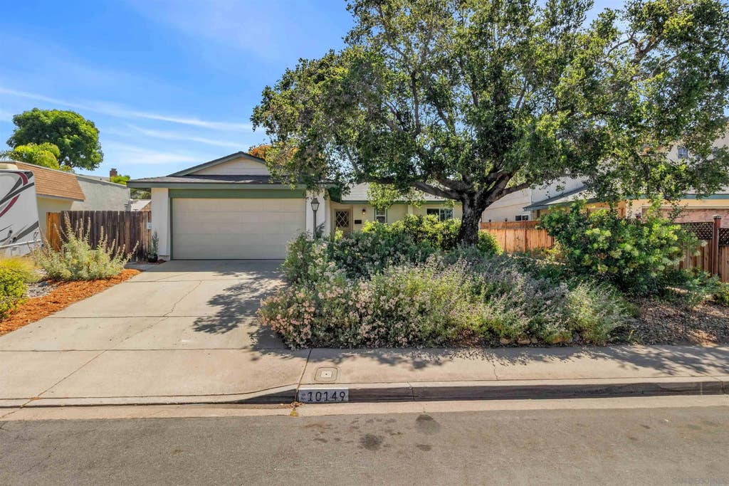 Photo of 10149 Carreta Dr, Santee, CA 92071 (MLS # 260012334)
