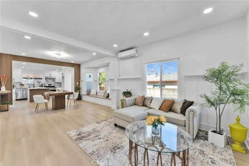 610 W Center