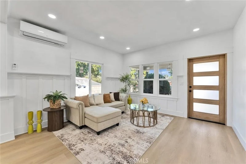 610 W Center