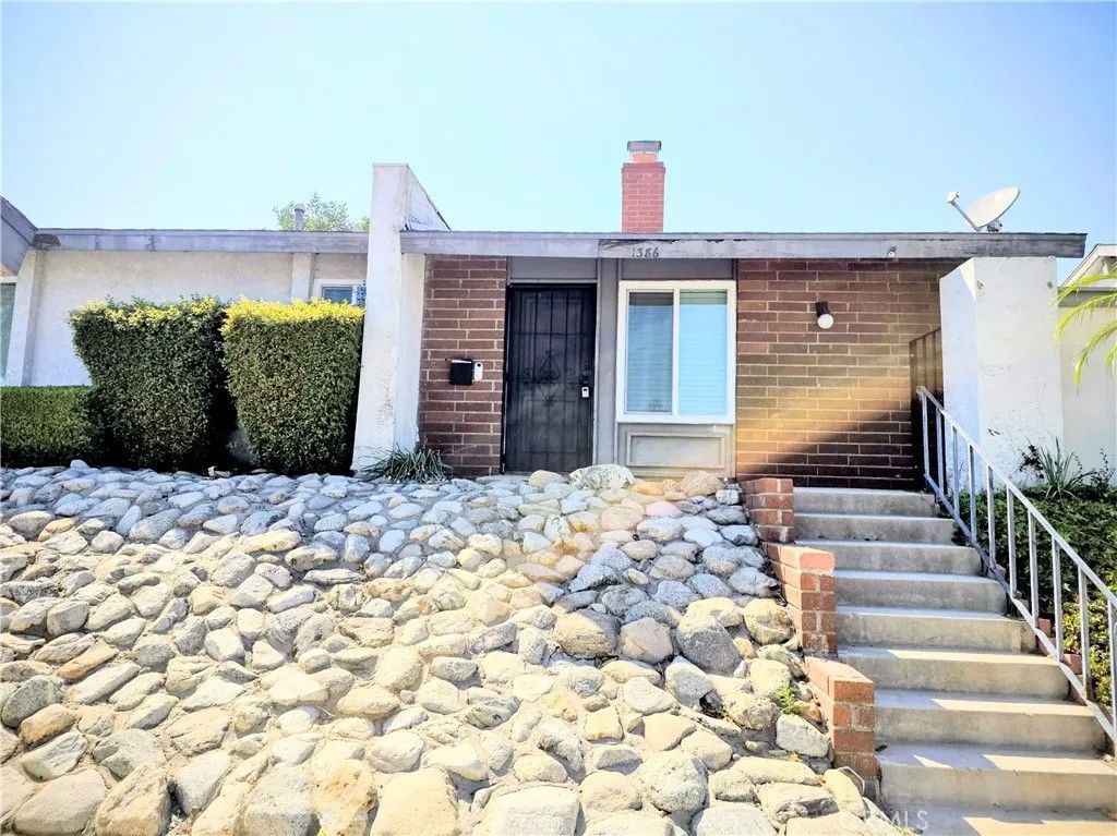 Photo of 1386 W 8th Street, Upland, CA 91786 (MLS # CV26065795)