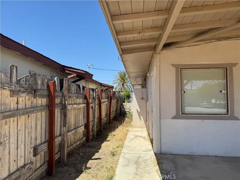6450 Athol