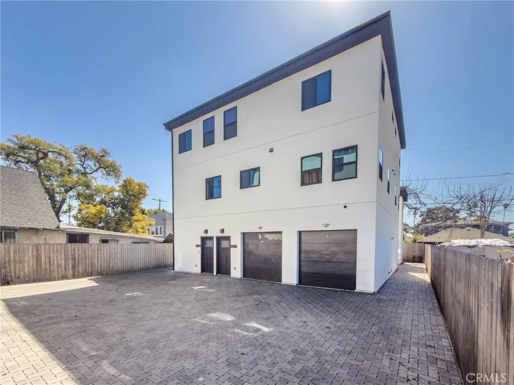 Photo of 532 W Vernon Ave, Los Angeles, CA 90037 (MLS # OC26039085)