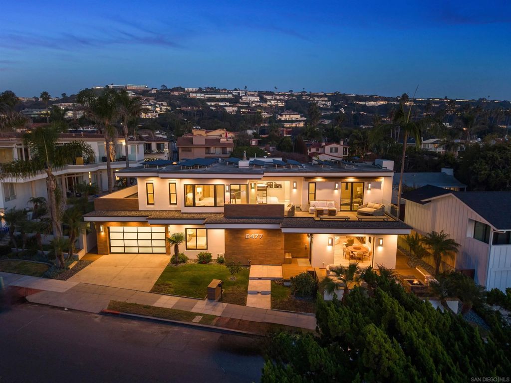 Photo of 8477 El Paseo Grande #4, La Jolla, CA 92037 (MLS # 260005192)