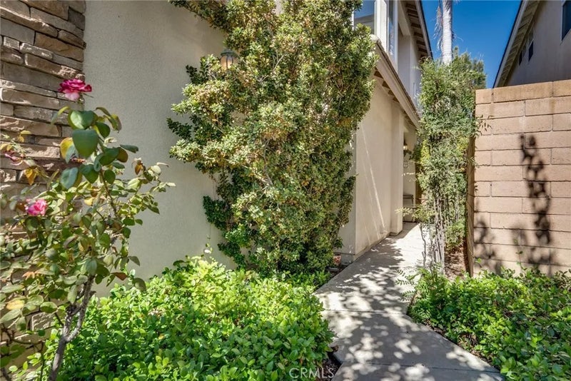 1101 Davis Way