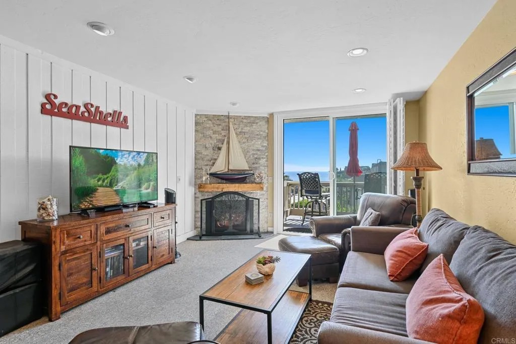 999 N Pacific St B305