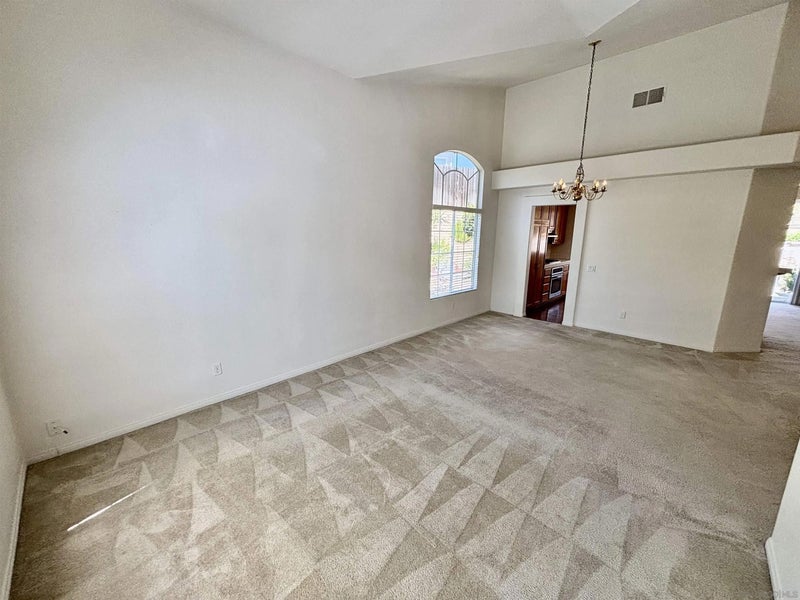 653 Cantara Ln