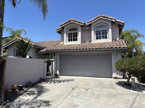 Photo of 653 Cantara Ln, Vista, CA 92081 (MLS # 260019557)