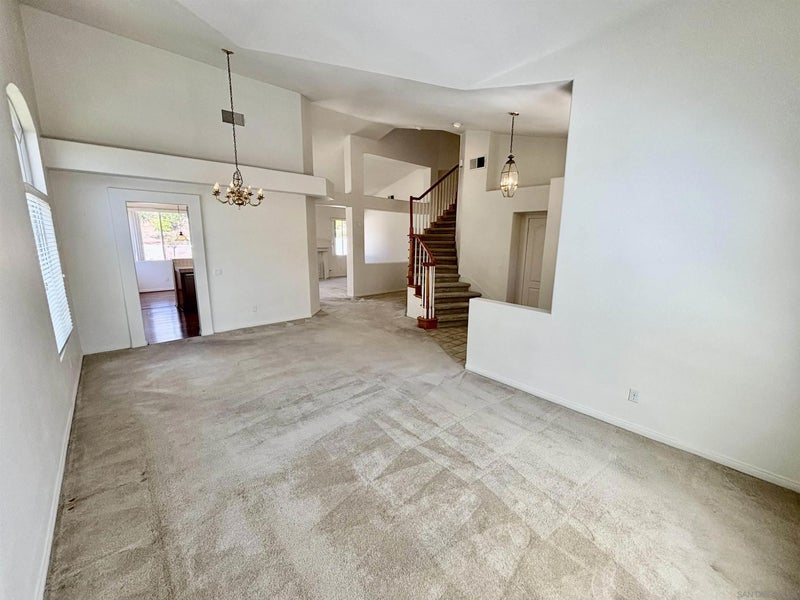 653 Cantara Ln