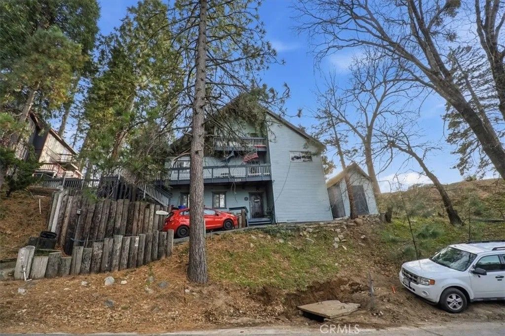 Photo of 724 Arosa Dr, Crestline, CA 92325 (MLS # SR26022781)