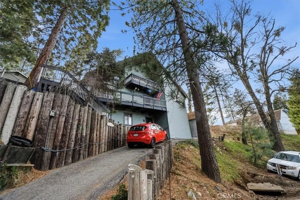 Photo of 724 Arosa Dr, Crestline, CA 92325 (MLS # SR26022781)