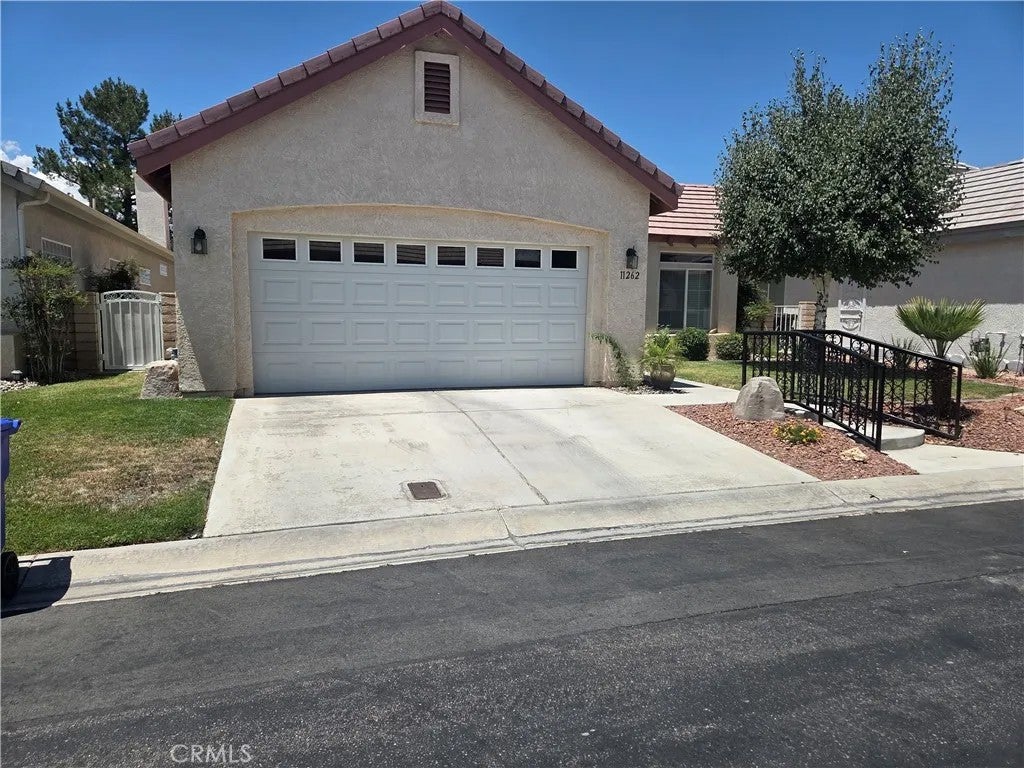 Photo of 11262 Country Club, Apple Valley, CA 92308 (MLS # HD26197622)